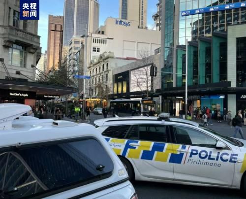 现在我们将对阵博洛尼亚，并且迪巴拉和卢卡库都会缺席，但是我们会尽力而为。